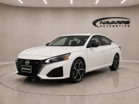 Used 2025 Nissan Altima 2.5 SR FWD image 3