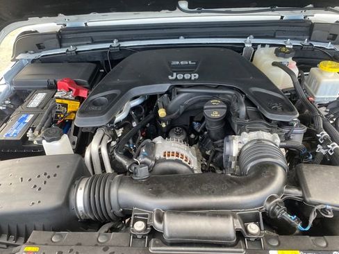 Used 2021 Jeep Gladiator Rubicon AWD/4WD image 27