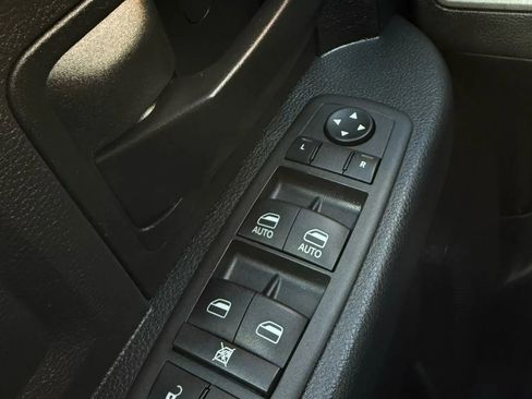 Used 2015 RAM 1500 Express image 29