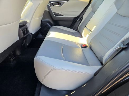 Used 2023 Toyota RAV4 XLE Premium image 10
