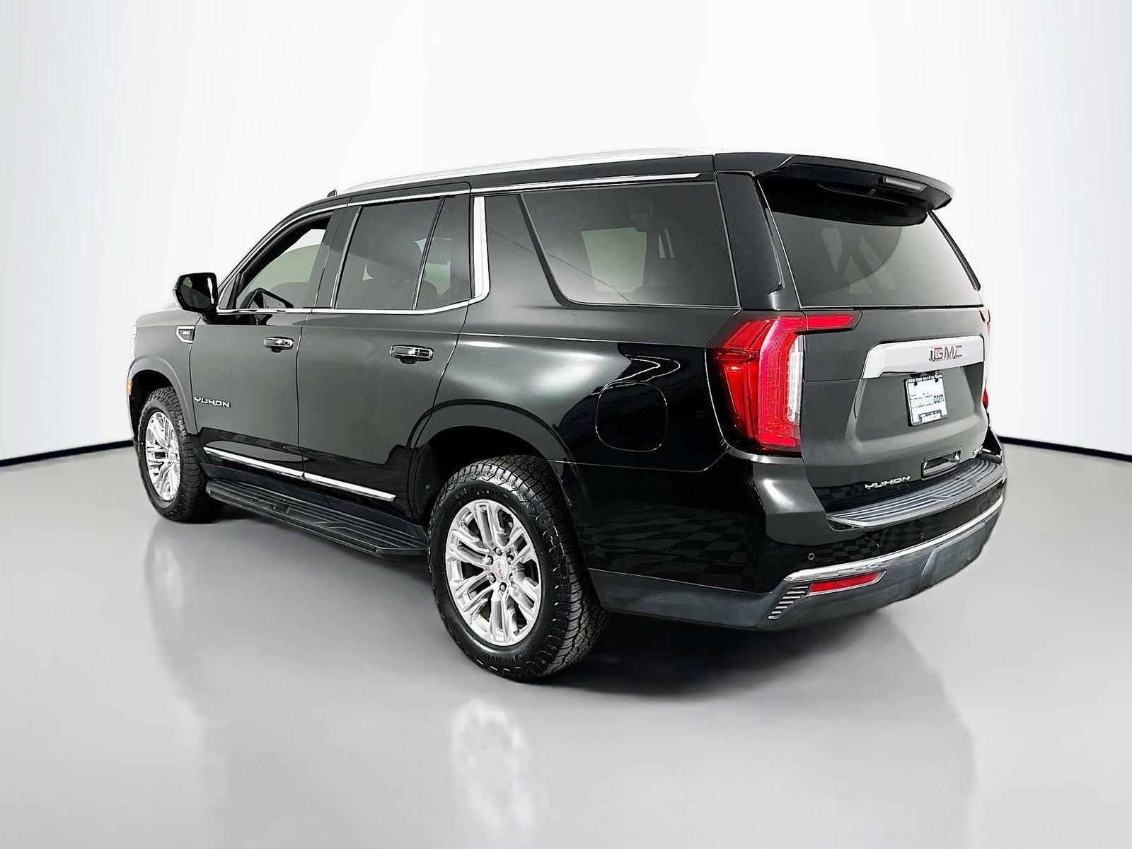 Used 2023 GMC Yukon SLT AWD/4WD image 5