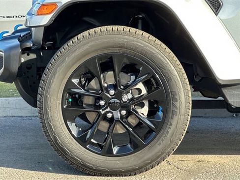 Certified 2023 Jeep Wrangler Unlimited Sahara image 25