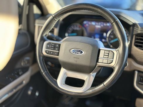 Used 2023 Ford Expedition Limited image 12