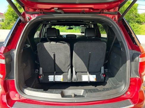 Used 2018 Ford Explorer XLT w/ Equipment Group 202A AWD/4WD image 15