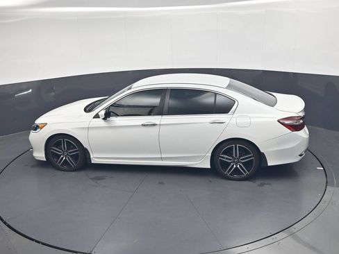 Used 2017 Honda Accord Sport image 25