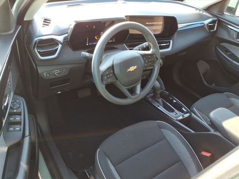 Used 2025 Chevrolet TrailBlazer LT AWD/4WD image 17