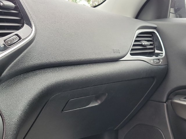 Used 2019 Jeep Cherokee Limited FWD image 25