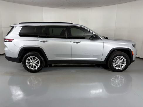Used 2025 Jeep Grand Cherokee L Laredo image 9