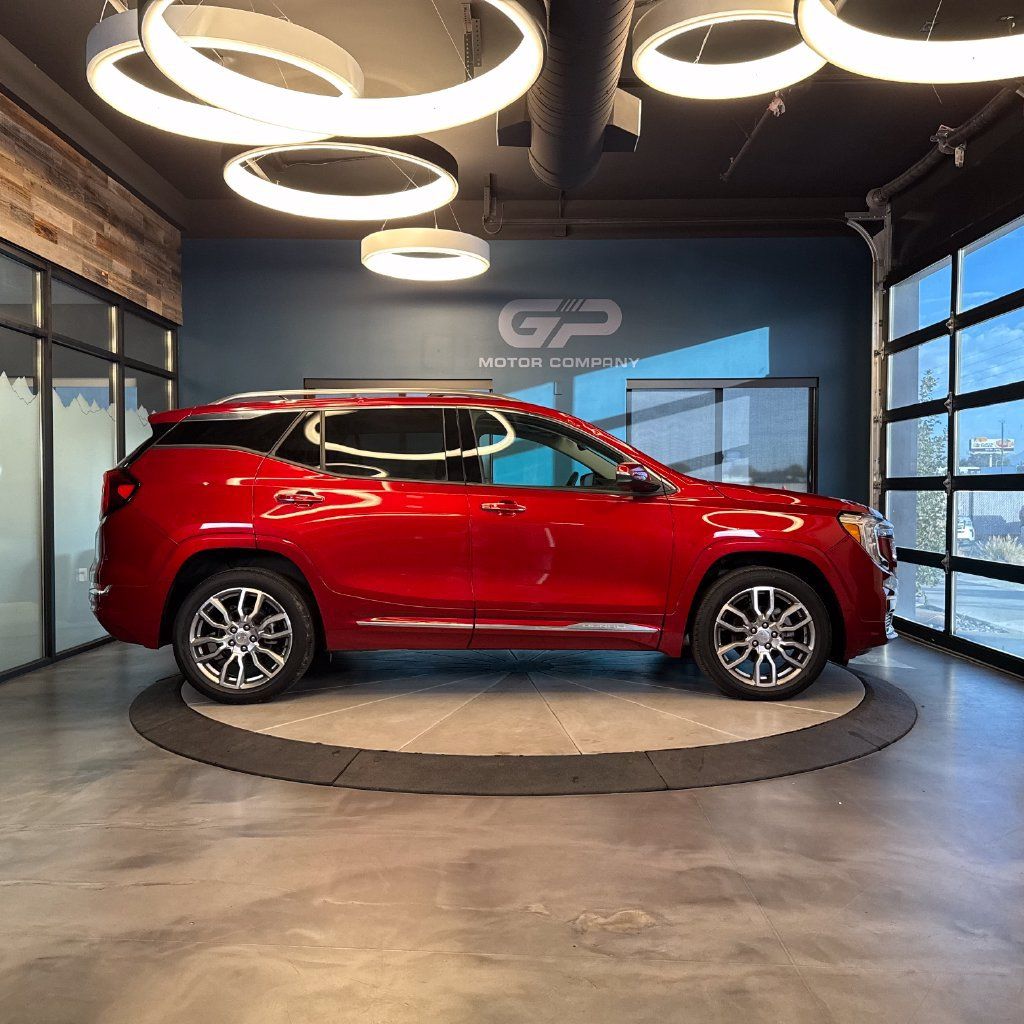 Used 2023 GMC Terrain Denali AWD/4WD image 2