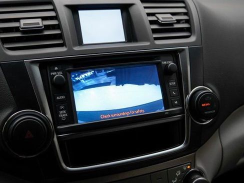 Used 2013 Toyota Highlander SE image 22