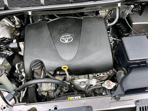 Used 2020 Toyota Sienna LE image 35