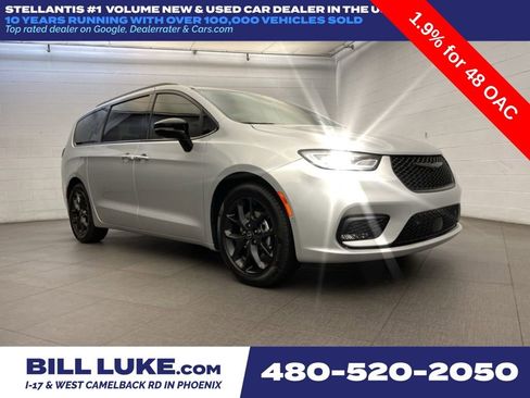 New 2026 Chrysler Pacifica Select FWD image 1