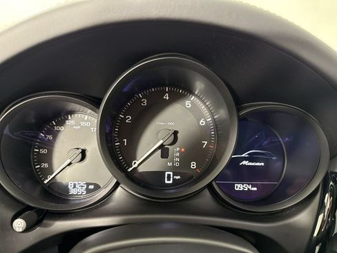 Certified 2026 Porsche Macan AWD/4WD image 36