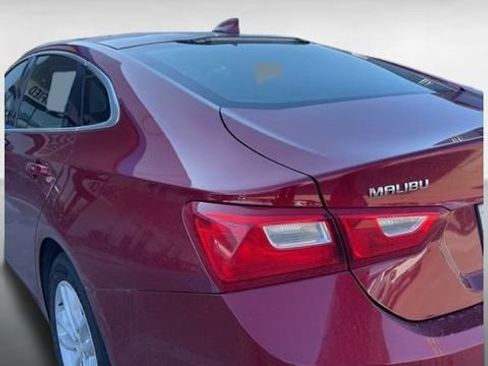 Used 2017 Chevrolet Malibu LT image 3
