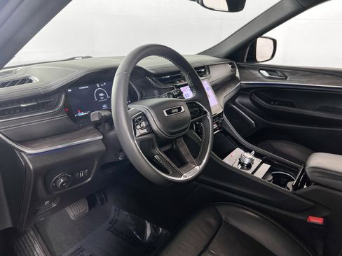 Used 2023 Jeep Grand Cherokee Overland image 9