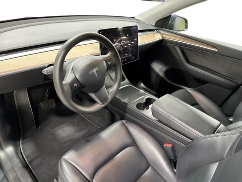 Certified 2023 Tesla Model Y Long Range AWD/4WD image 9