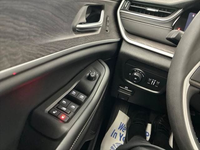 Certified 2024 Jeep Grand Cherokee Limited AWD/4WD image 59