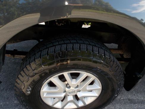 Used 2015 Nissan Frontier SV AWD/4WD image 24
