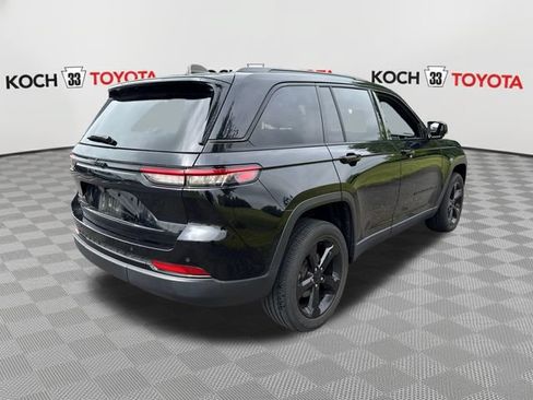 Used 2023 Jeep Grand Cherokee Altitude AWD/4WD image 8