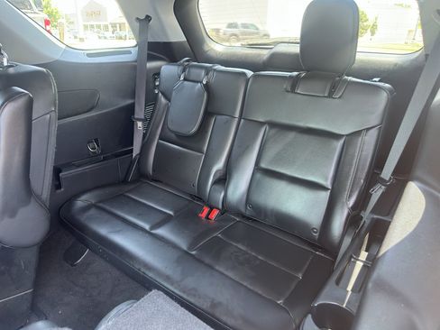 Used 2021 Ford Explorer XLT w/ Equipment Group 202A AWD/4WD image 17