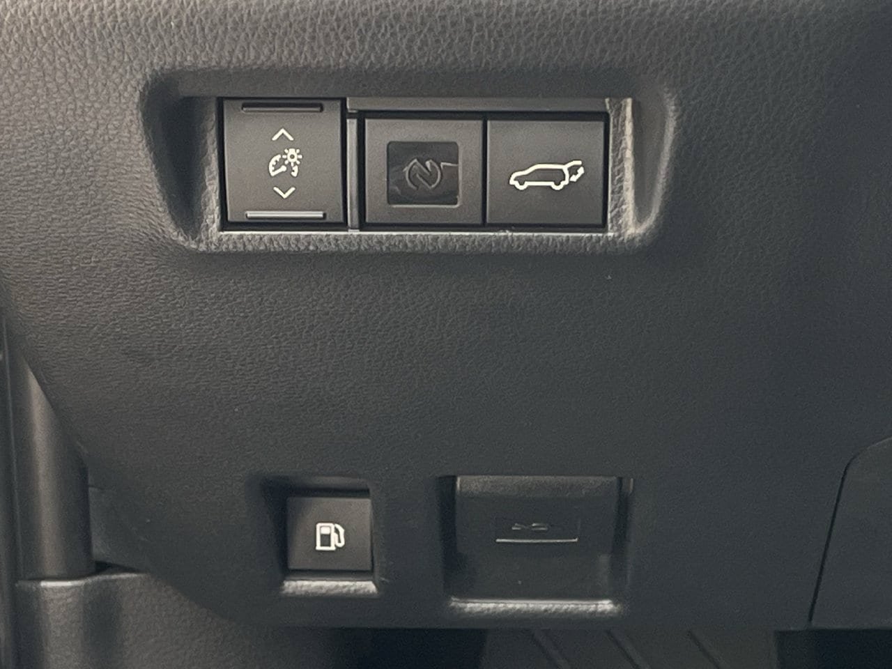 Used 2026 Toyota RAV4 XLE Premium FWD image 20