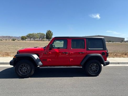 Used 2025 Jeep Wrangler Unlimited Sport AWD/4WD image 5