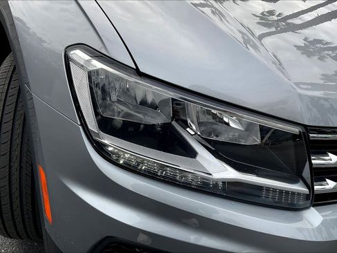 Used 2021 Volkswagen Tiguan SE image 26