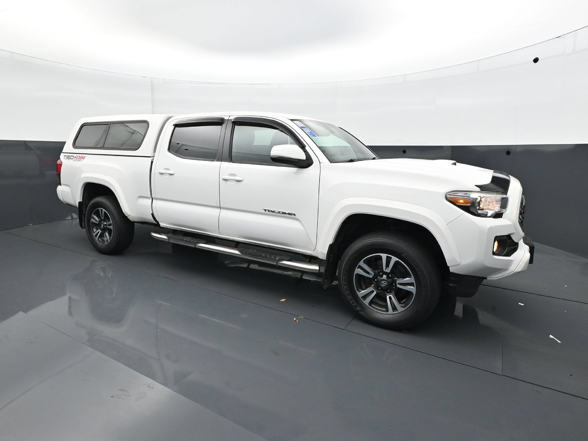 Used 2019 Toyota Tacoma TRD Sport AWD/4WD image 9