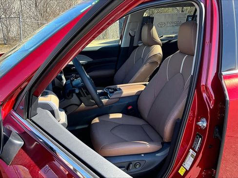 New 2026 Toyota Grand Highlander AWD image 9