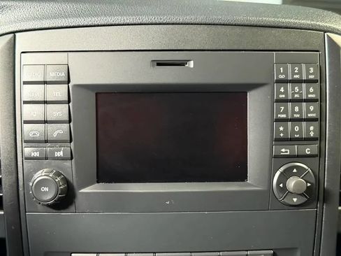 Used 2017 Mercedes-Benz Metris Passenger w/ Driver Efficiency Package image 24