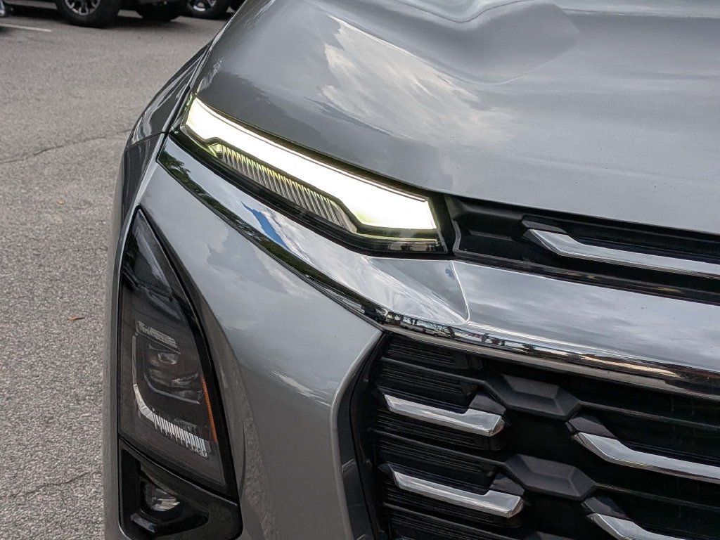 Used 2025 Chevrolet Equinox LT w/ Convenience Package II FWD image 10