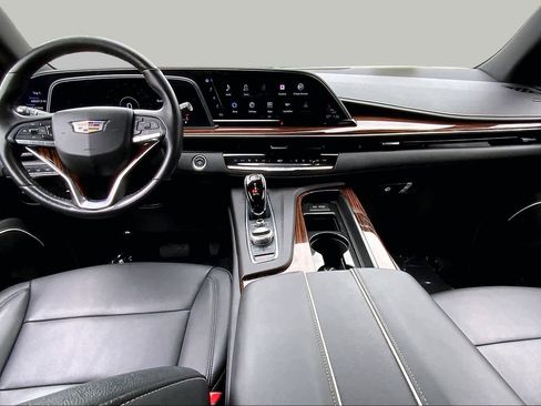 Used 2023 Cadillac Escalade Luxury AWD/4WD image 15