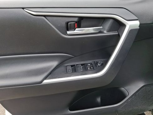 Used 2024 Toyota RAV4 XLE AWD/4WD image 9