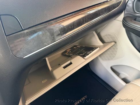 Used 2013 Chrysler Town & Country Limited w/ Luxury Group FWD image 54