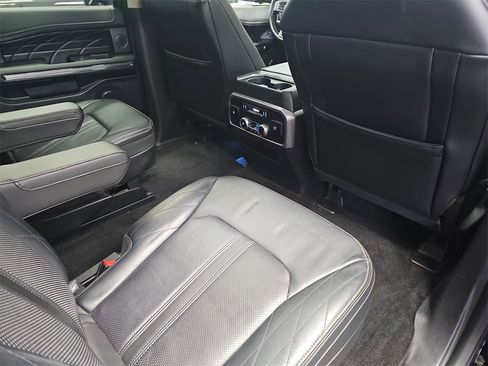 Used 2018 Ford Expedition Platinum image 11
