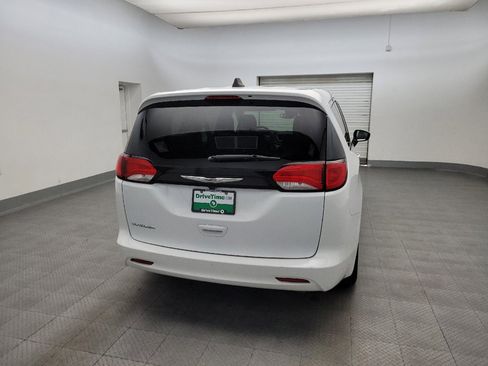 Used 2023 Chrysler Voyager LX FWD image 7
