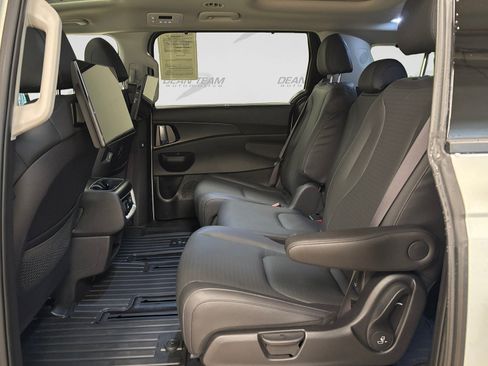 Used 2025 Kia Carnival SX Prestige FWD image 12