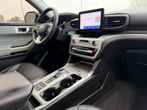 Certified 2022 Ford Explorer XLT w/ Equipment Group 202A image 16