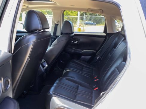Used 2023 Honda HR-V EX-L image 9