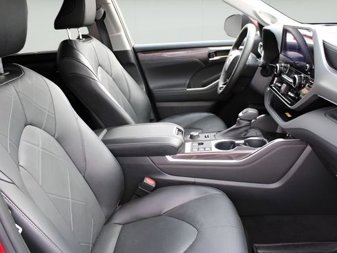 Used 2023 Toyota Highlander Platinum AWD/4WD image 26