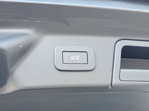 Certified 2024 Land Rover Range Rover Velar Dynamic SE image 36