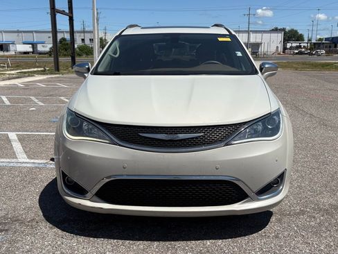 Used 2017 Chrysler Pacifica Limited FWD image 8