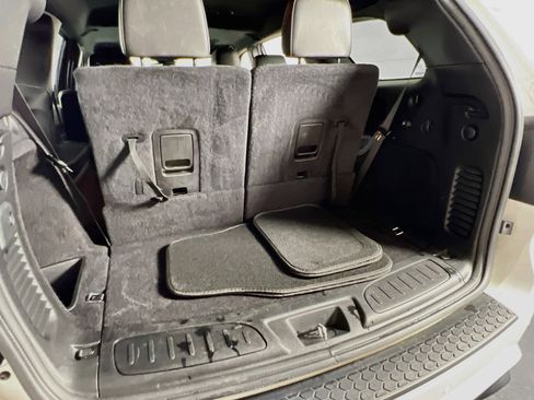 Used 2023 Dodge Durango R/T w/ Tow 'N Go Package AWD/4WD image 26