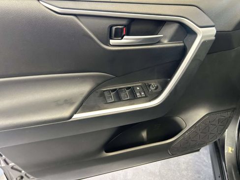 Used 2025 Toyota RAV4 XLE w/ Convenience Package FWD image 15