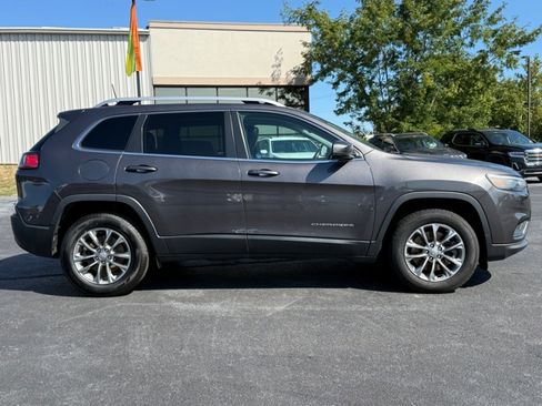 Used 2019 Jeep Cherokee Latitude Plus w/ Comfort/Convenience Group image 9