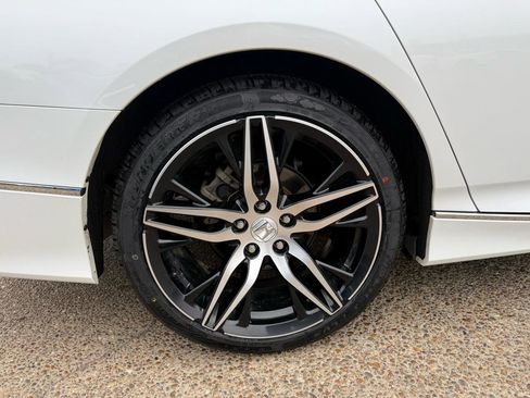 Used 2021 Honda Accord Touring image 6