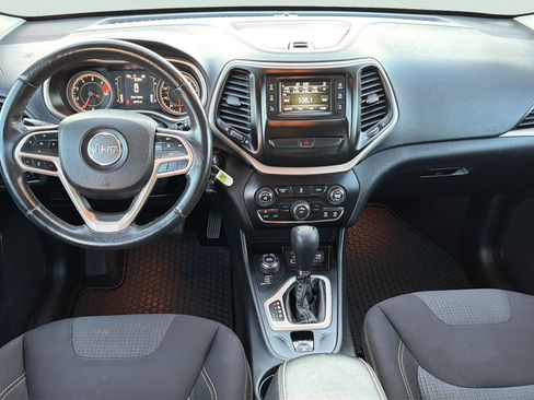 Used 2017 Jeep Cherokee Latitude w/ Cold Weather Group AWD/4WD image 12
