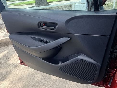 Used 2025 Toyota Corolla LE FWD image 22