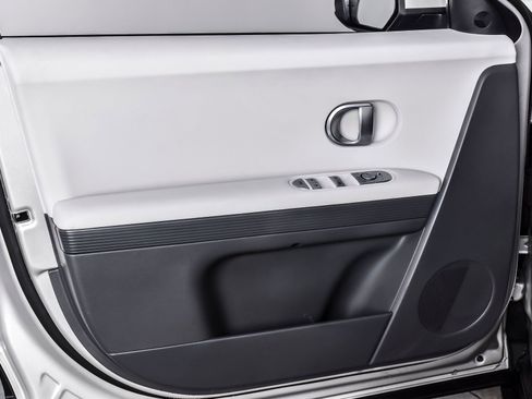 Used 2024 Hyundai Ioniq 5 SEL image 12