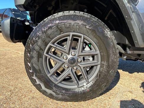 New 2025 Jeep Gladiator Sport image 26